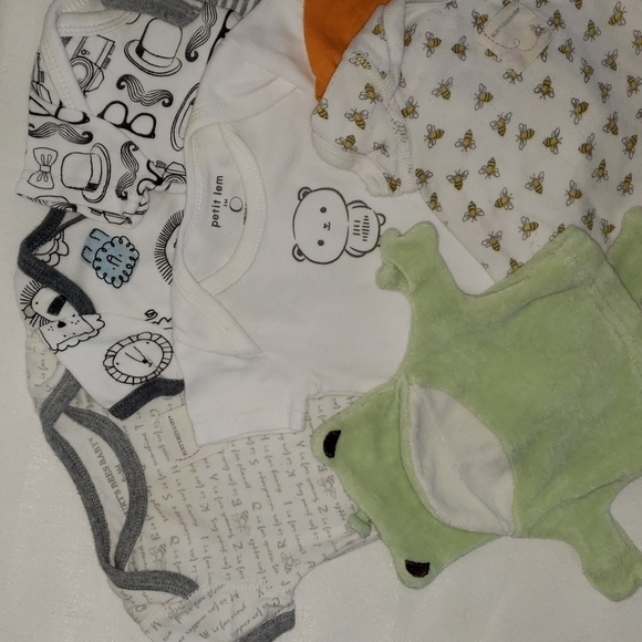 3/$30 NEWBORN Organic & Premium Cotton Onesie Bodysuit Bundle - Picture 2 of 9